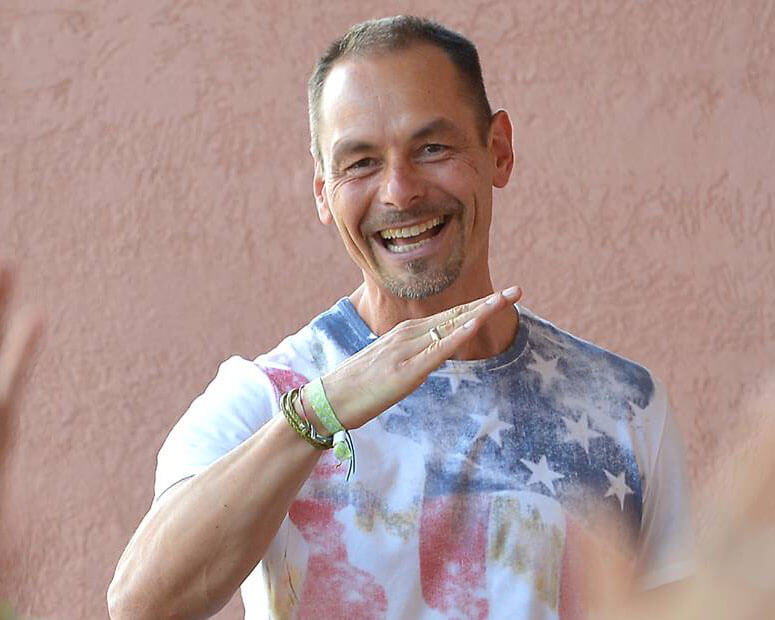 Timo Wahl, Yoga-Lehrer